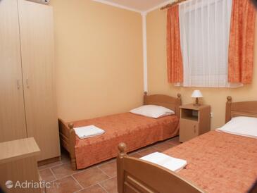 Ferienwohnungen mit Parkplatz Silo, Krk - 3027