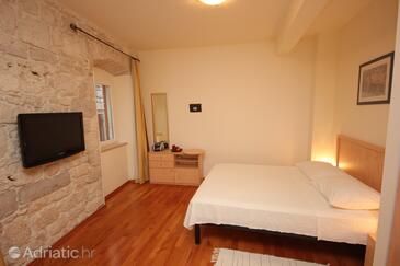 Apartments by the sea Komiža, Vis - 3035