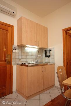 Apartments by the sea Komiža, Vis - 3035