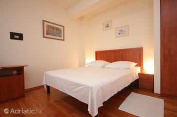 Apartments by the sea Komiža, Vis - 3035