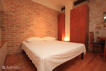 Apartments by the sea Komiža, Vis - 3035