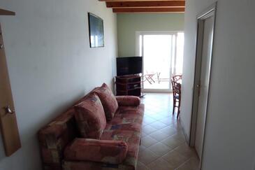 Milna, Living room in the apartment, air condition available and WiFi.