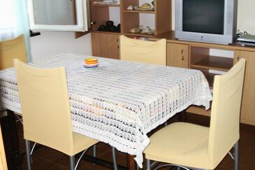 Sala da pranzo Milna, Sala da pranzo nell'alloggi del tipo apartment, condizionatore disponibile e WiFi.