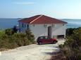 Parkirišče Milna, Vis, Parkirišče 3036 - Apartmaji v bližini morja s kamnito plažo.