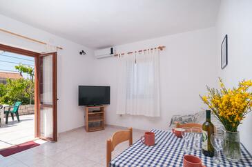 Apartments with parking space Postira, Brač - 3065