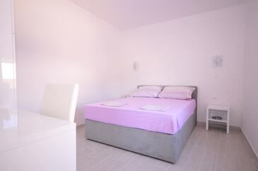 Appartementen met zwembad geschikt voor gezinnen met kinderen Potocnica, Pag - 3075