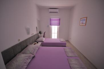 Апартаменти для сім'ї з басейном Поточніца - Potočnica, Паг - Pag - 3075