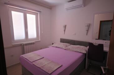 Appartementen met zwembad geschikt voor gezinnen met kinderen Potocnica, Pag - 3075