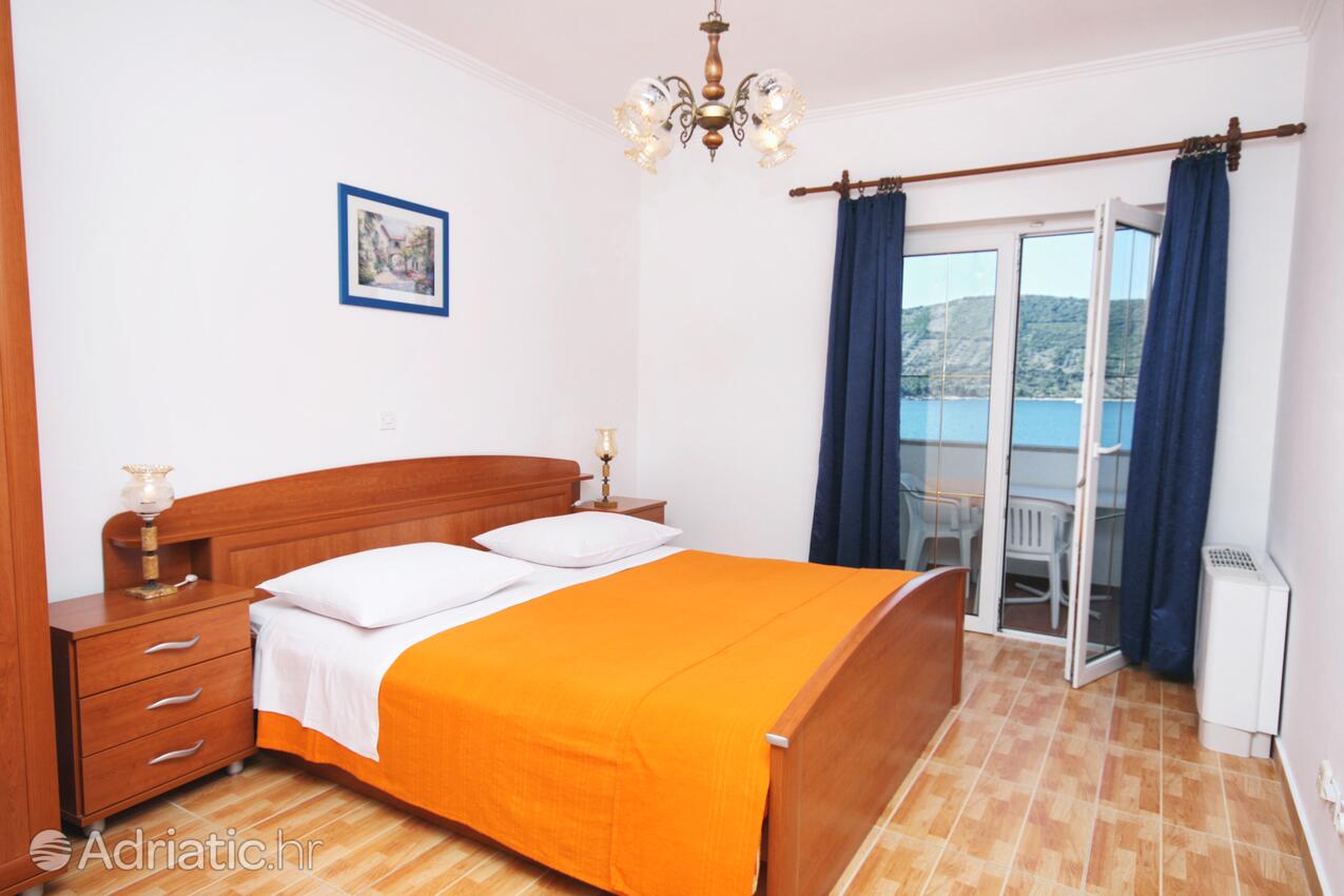 A-3088-c - Kwatery prywatne - Apartamenty i pokoje nad morzem Primosten