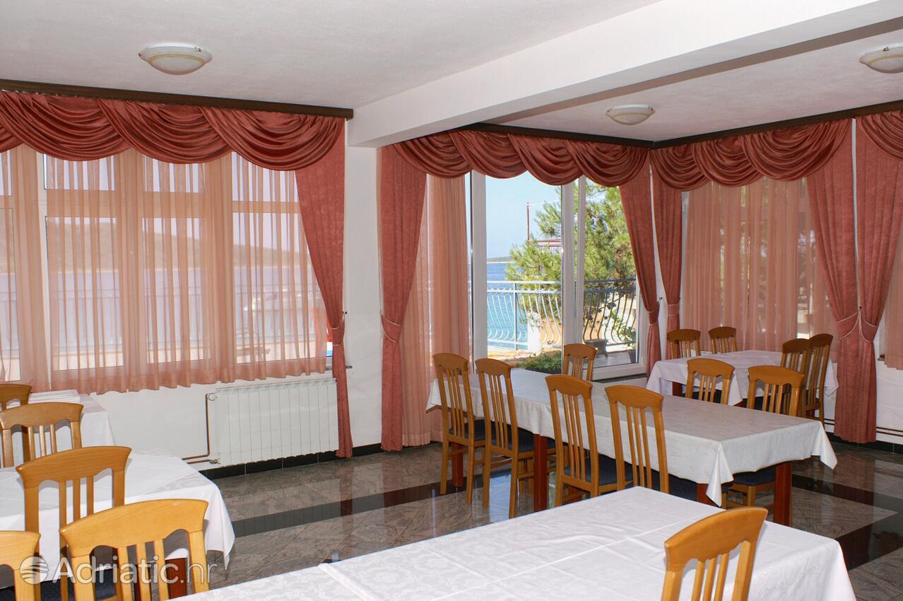 Podwórko - Apartamenty i pokoje nad morzem Primosten