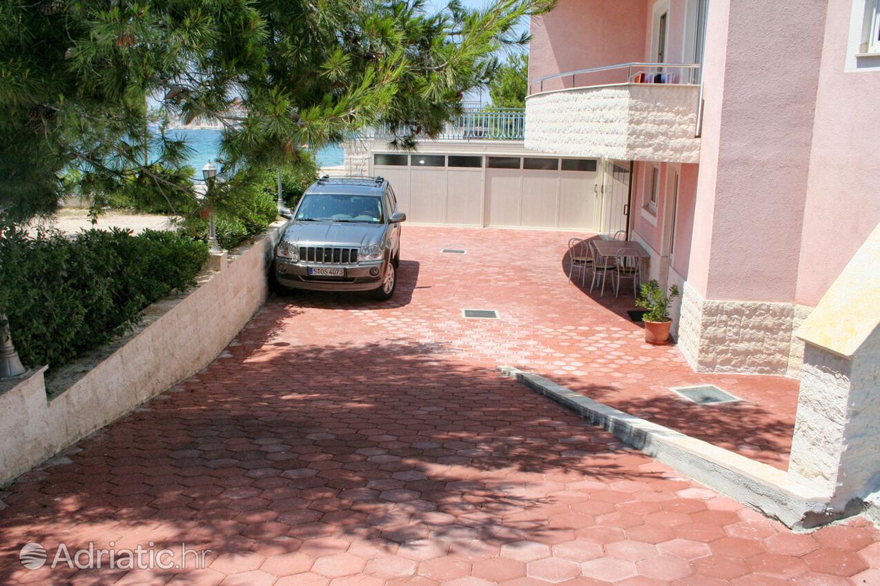 Parking - Apartamenty i pokoje nad morzem Primosten