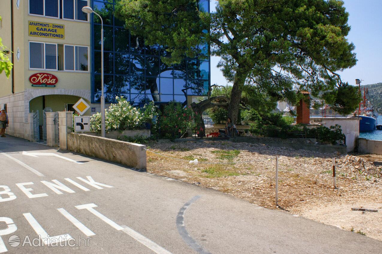 Parking - Apartamenty i pokoje nad morzem Primosten
