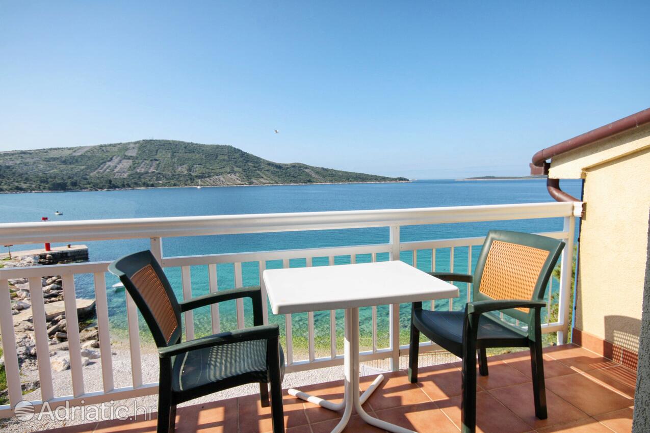 S-3088-a - Kwatery prywatne - Apartamenty i pokoje nad morzem Primosten