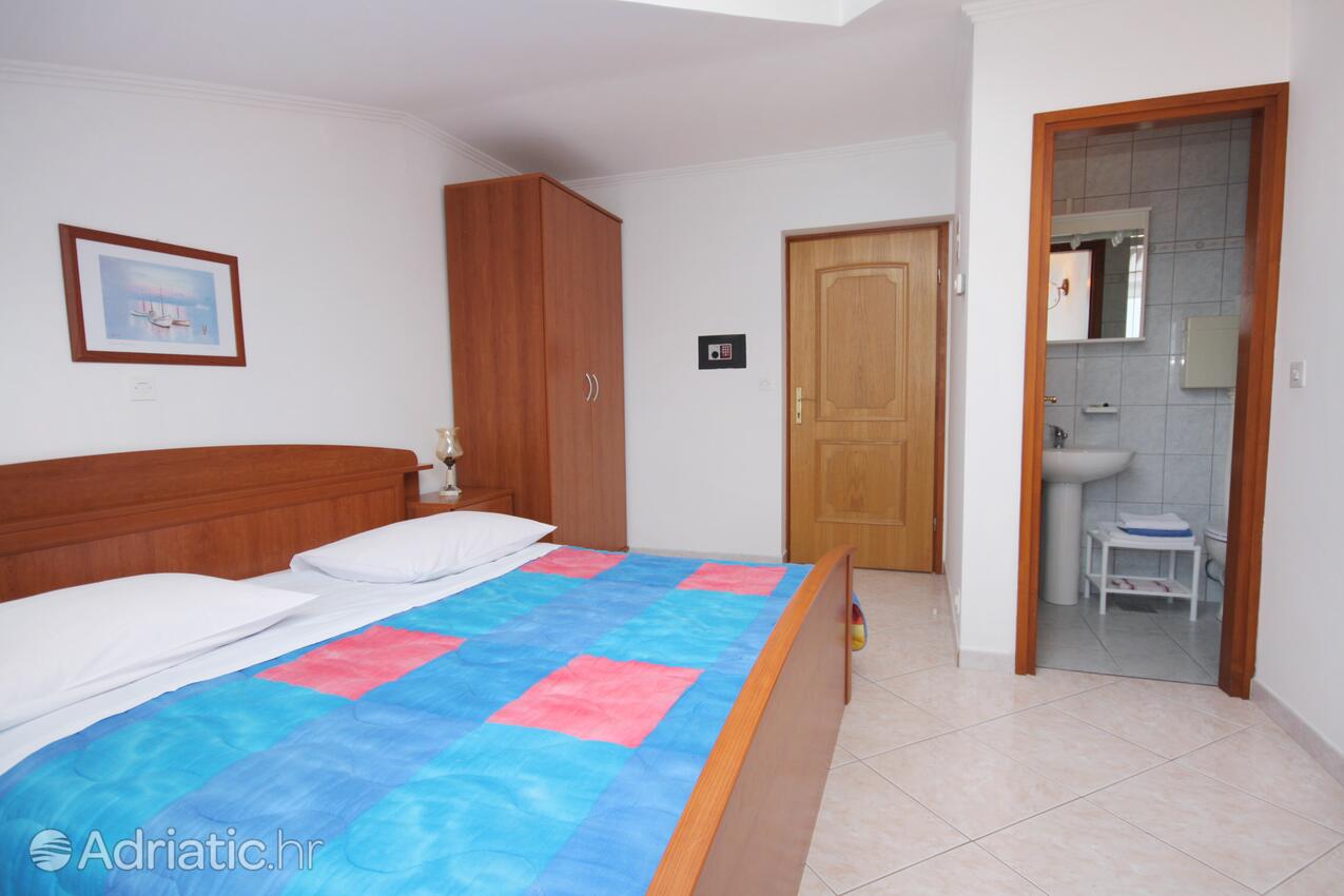 S-3088-a - Kwatery prywatne - Apartamenty i pokoje nad morzem Primosten