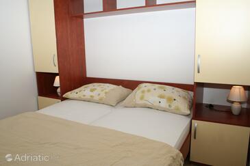 Apartments by the sea Bilo, Primošten - 3090