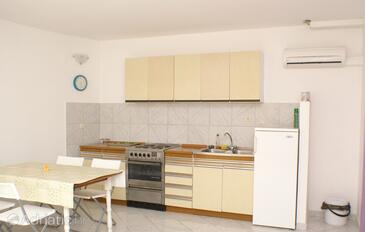Apartmani uz more s bazenom Bilo, Primošten - 3096