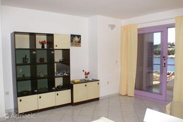Apartmani uz more s bazenom Bilo, Primošten - 3096