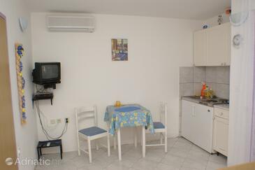 Apartamentos junto al mar con piscina fue - Bilo, Primosten - 3096