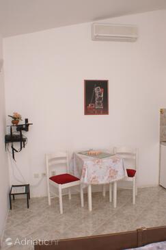 Apartmani uz more s bazenom Bilo, Primošten - 3096