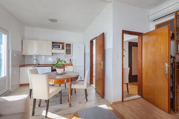 Apartments by the sea Igrane, Makarska - 310