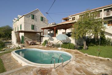 Overnatting Sumartin, Brač, Overnatting 3101 - Feriehus blizu mora med en rullesteinstrand.