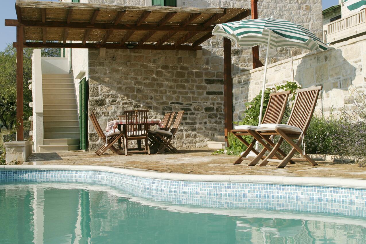 Trosobna hiša Sumartin (Brač) (K-3101)