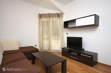 Apartments by the sea Tučepi, Makarska - 3193