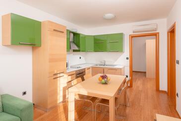 Apartments by the sea Tučepi, Makarska - 3193