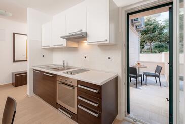 Apartments by the sea Tučepi, Makarska - 3193