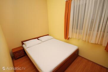 Apartments by the sea Rogoznica - 3198