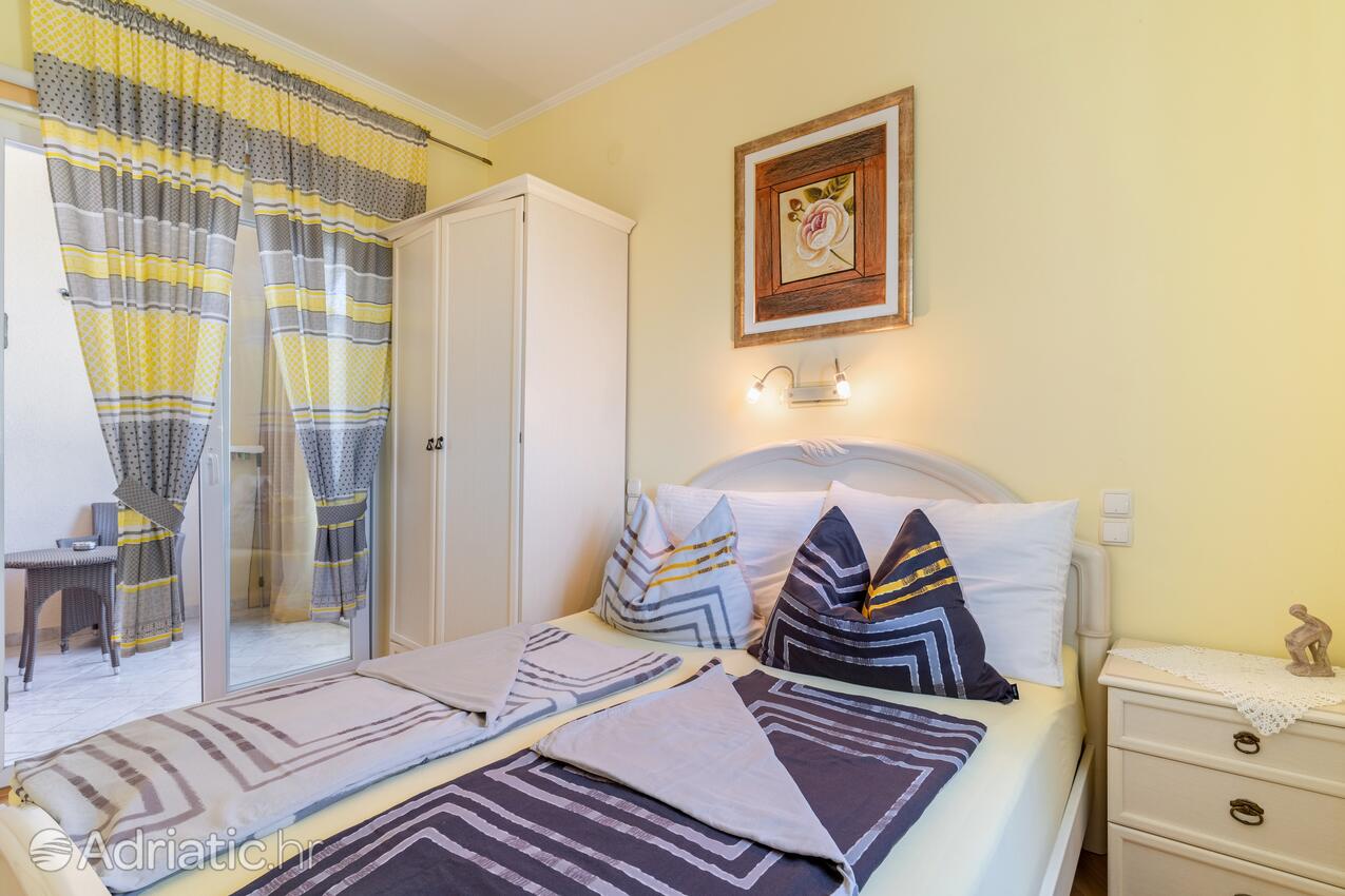 A-3203-a - Zasebna namestitev - Apartmaji ob morju Barbat, Rab