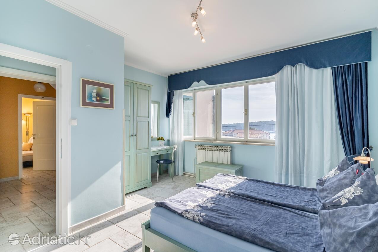A-3203-c - Zasebna namestitev - Apartmaji ob morju Barbat, Rab