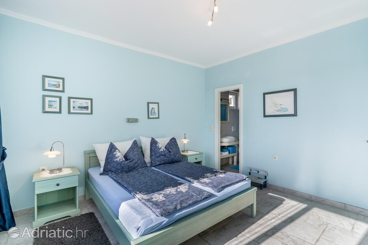 A-3203-c - Zasebna namestitev - Apartmaji ob morju Barbat, Rab