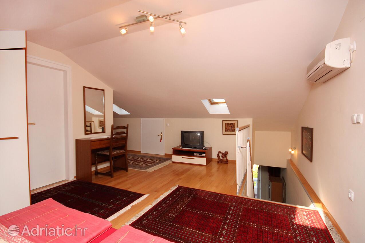 AS-3203-b - Zasebna namestitev - Apartmaji ob morju Barbat, Rab