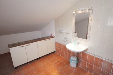 Apartmány s terasou Tisno, Severní Dalmácie