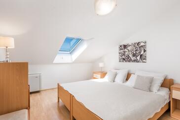 Ferienwohnungen am Meer Tisno, Murter - 3209