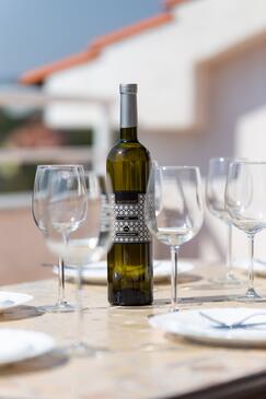 Apartmány s terasou Tisno, Severní Dalmácie