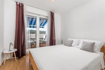 Apartmány s terasou Tisno, Severní Dalmácie