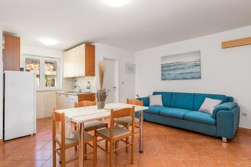 Apartmány s terasou Tisno, Severní Dalmácie