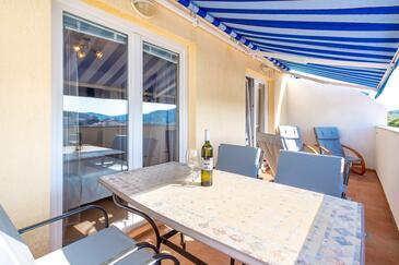 Apartmány s terasou Tisno, Severní Dalmácie