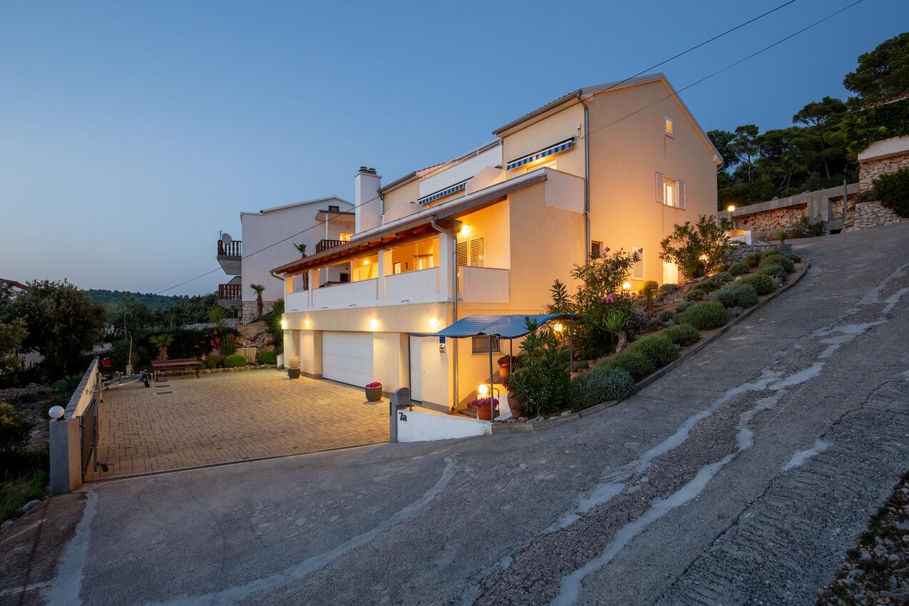 Apartmány s terasou Tisno, Severní Dalmácie