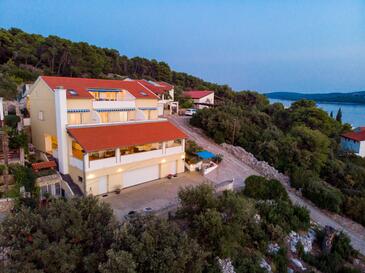 Apartmány s terasou Tisno, Severní Dalmácie