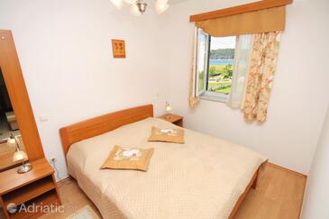 Apartmani s bazenom pogodni za obitelji s djecom Palit, Rab - 3210