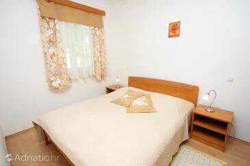 Apartmani s bazenom pogodni za obitelji s djecom Palit, Rab - 3210