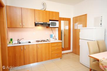 Apartmani s bazenom pogodni za obitelji s djecom Palit, Rab - 3210