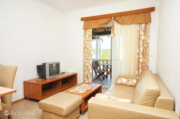 Apartmani s bazenom pogodni za obitelji s djecom Palit, Rab - 3210