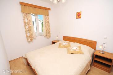 Family-friendly apartments with swimming pool Palit, Rab - 3210