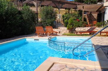 Lägenheter med pool lämpliga för familjer med barn Palit, Rab - 3211 Adriatic.hr