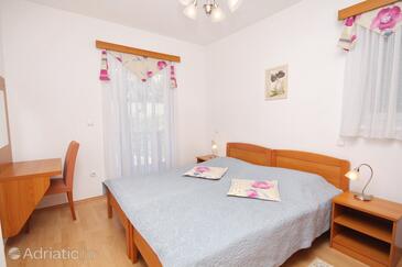 Family-friendly apartments with swimming pool Palit, Rab - 3212