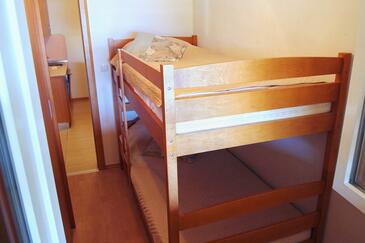 Apartmaji z bazenom za družine z otroci Kampor, Rab - 3213